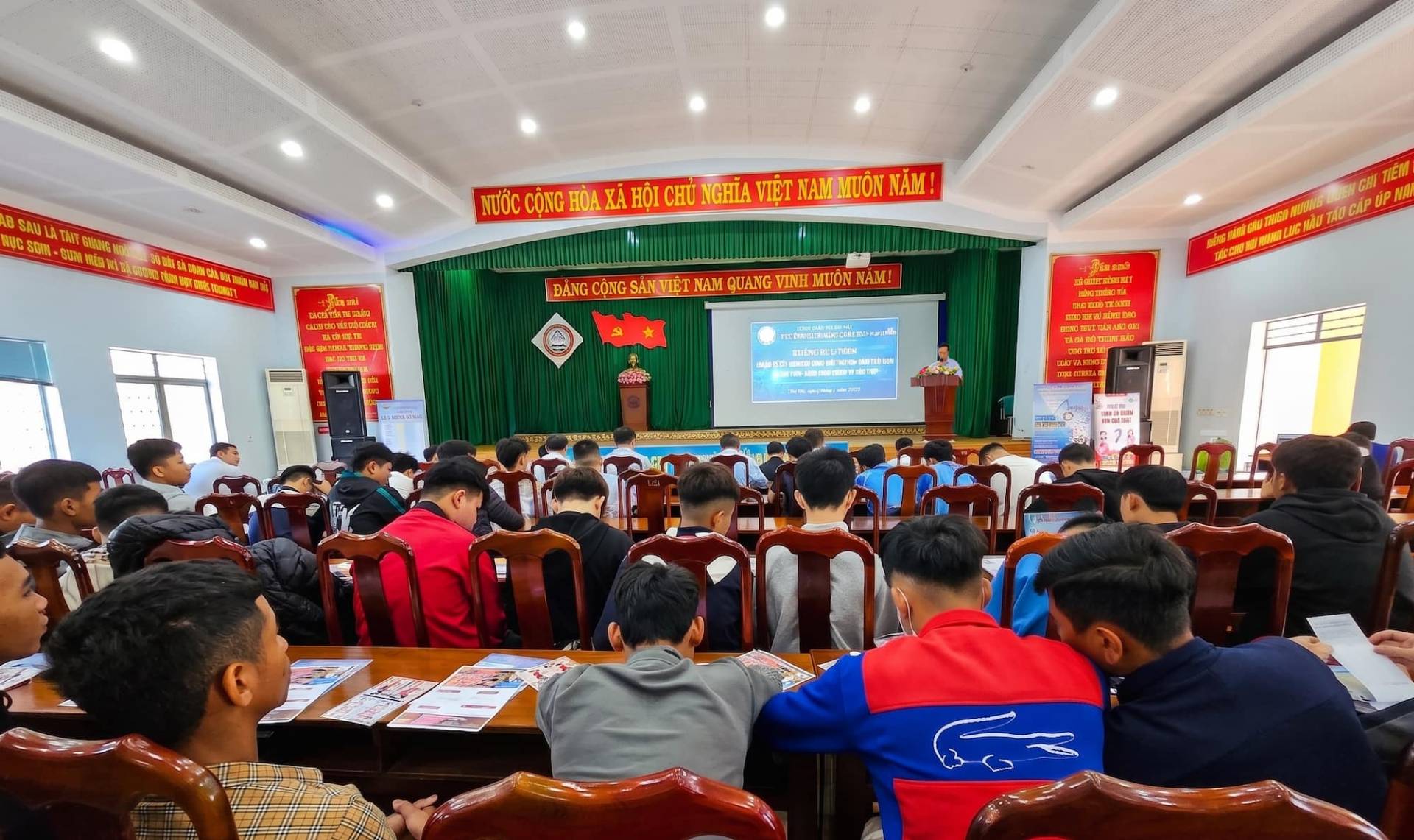 TỔ CHỨC TƯ VẤN TUYỂN SINH LIÊN THÔNG TRÌNH ĐỘ CAO ĐẲNG NĂM 2026 GẮN VỚI ĐỊNH HƯỚNG NGHỀ NGHIỆP VÀ VIỆC LÀM